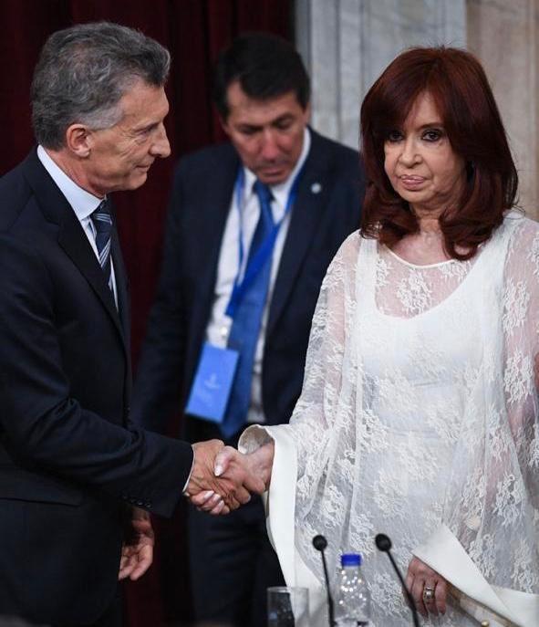 Tensión El Momento En El Que Macri Y Cristina Se Saludan Tiempo Fueguino 4710